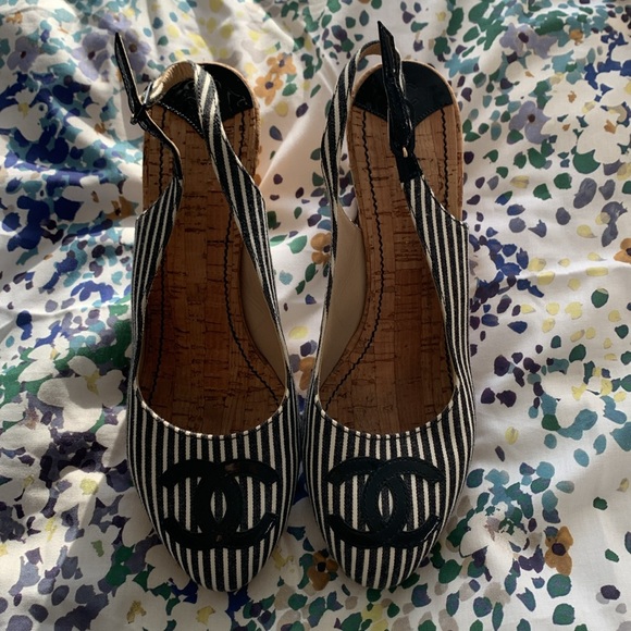 Chanel Vintage Slingback Pumps - Picture 3 of 11